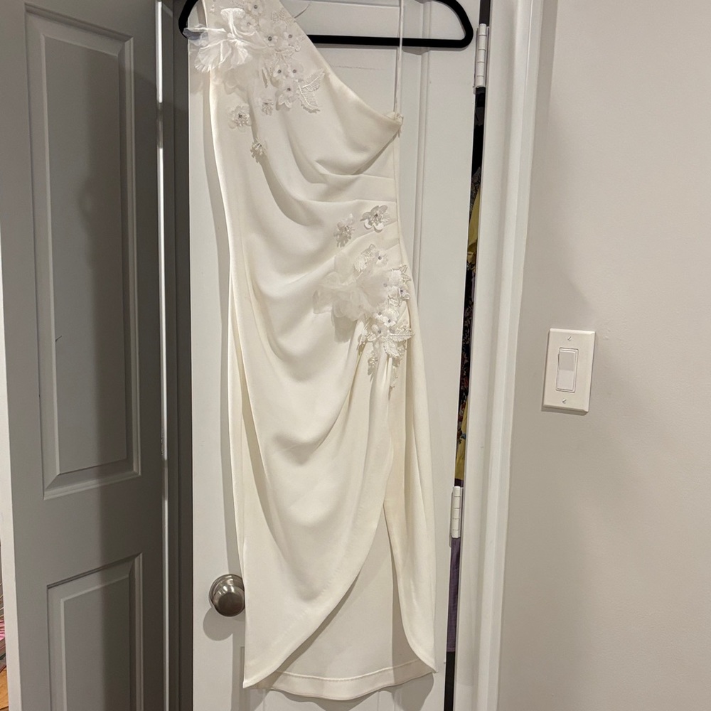 Elliatt White One Shoulder Dress